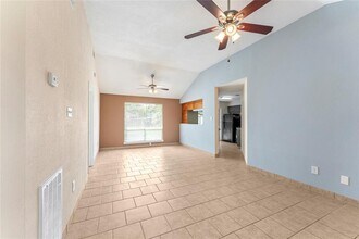 8518 Barrybrook Ln in La Porte, TX - Building Photo - Building Photo