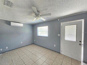945 Reynolds Rd in Lakeland, FL - Building Photo - Building Photo
