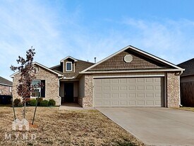 2923 Russell Rd in Chickasha, OK - Building Photo