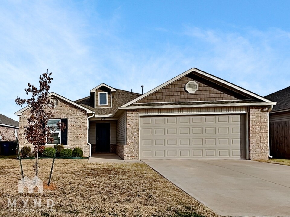 2923 Russell Rd in Chickasha, OK - Foto de edificio