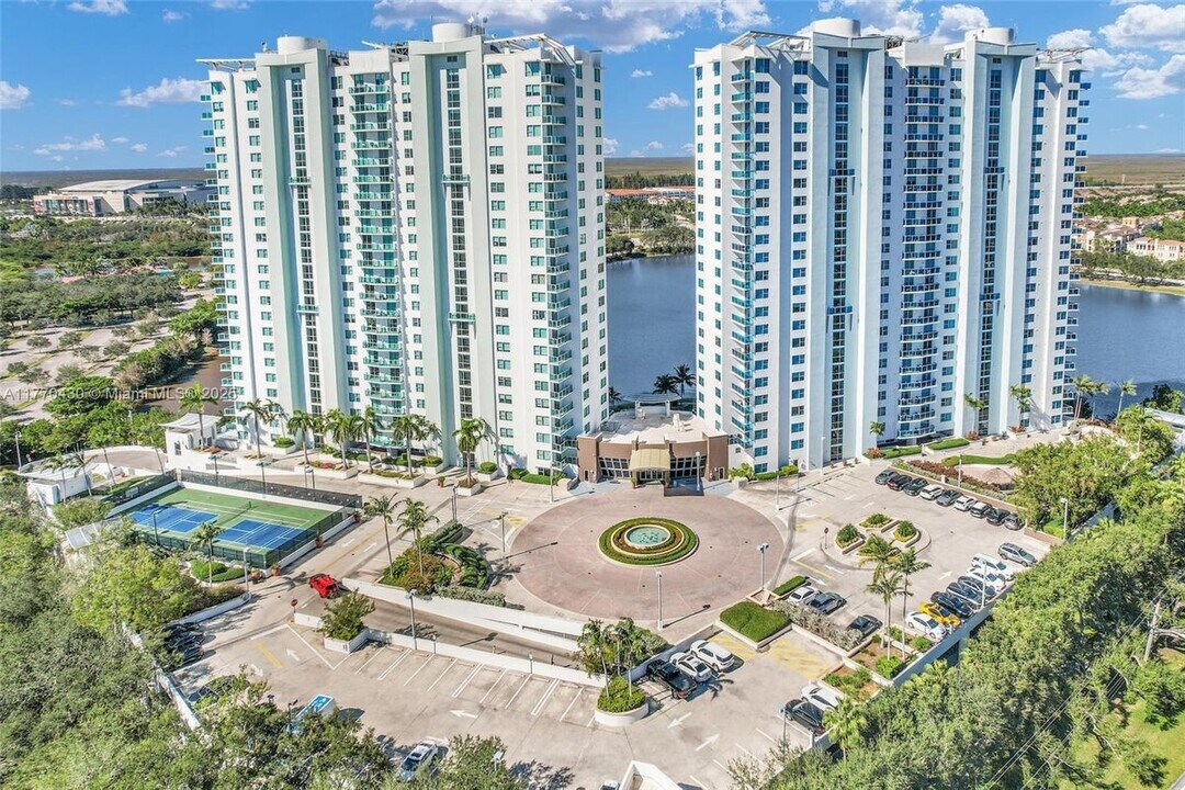 2681 N Flamingo Rd in Plantation, FL - Building Photo
