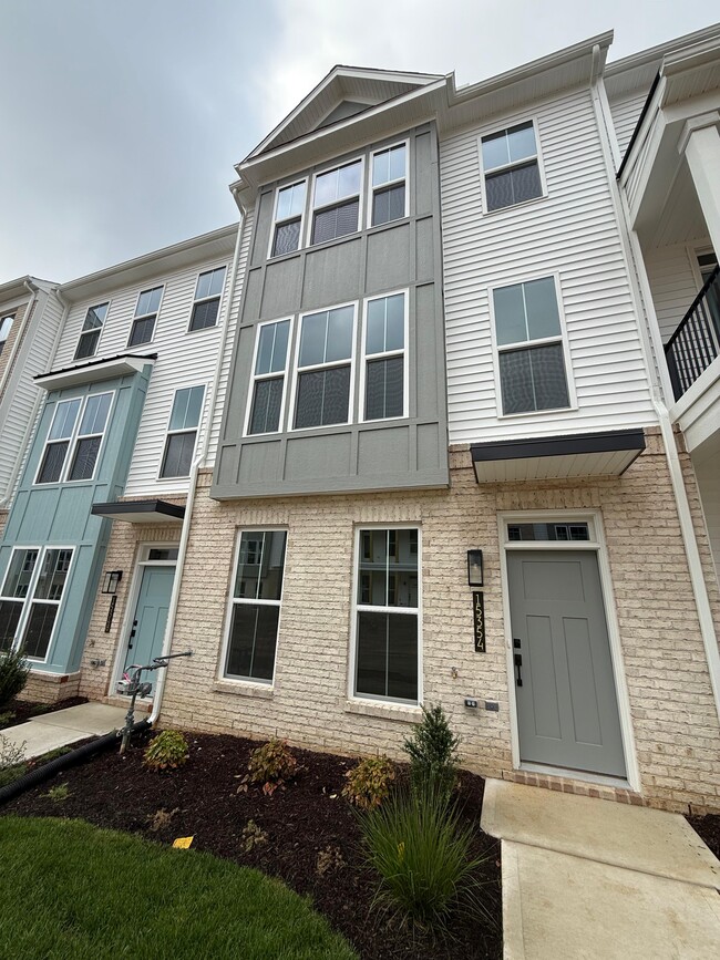 property at 15354 Oasis Sun Aly