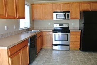 728 NE Whirlwind Dr in Albany, OR - Building Photo - Building Photo
