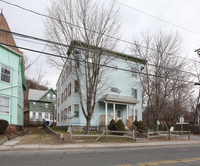 1730 Thomaston Ave in Waterbury, CT - Foto de edificio - Building Photo