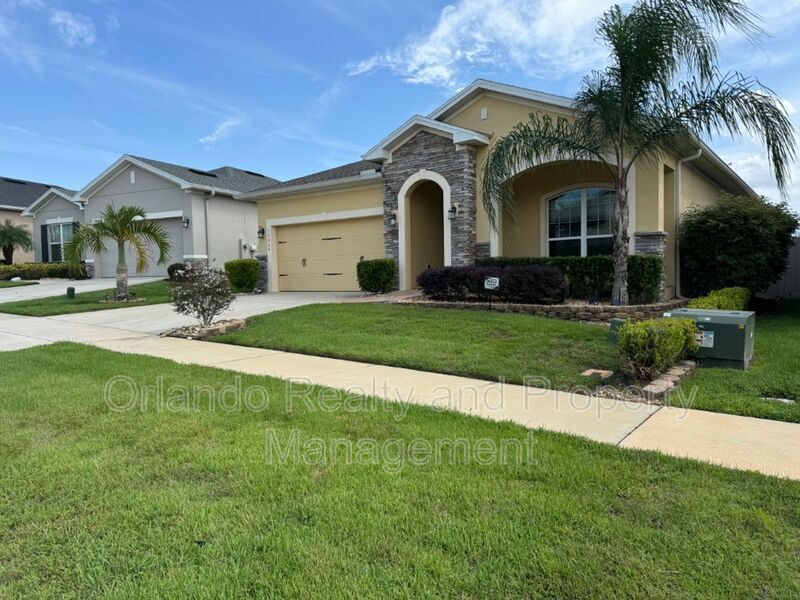 17066 Gathering Pl Cir in Clermont, FL - Foto de edificio