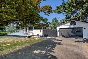 225 7th St in Washougal, WA - Building Photo