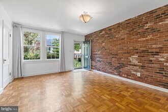 1200 S Barton St in Arlington, VA - Building Photo - Building Photo