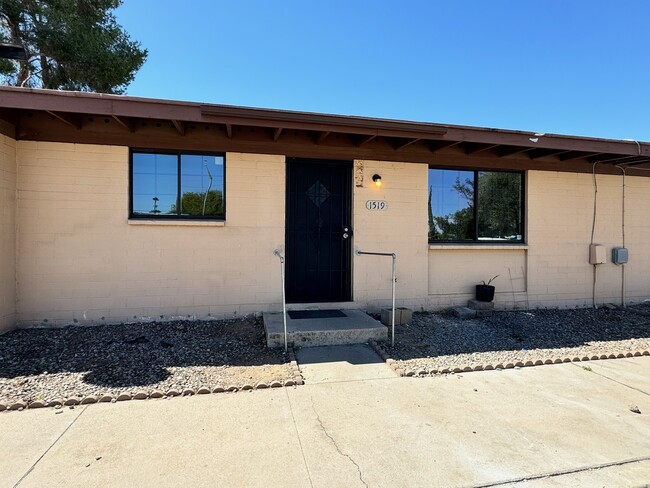 property at 1519 W Roger Rd