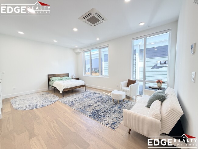 38 Hichborn St, Unit 304 in Boston, MA - Building Photo - Building Photo