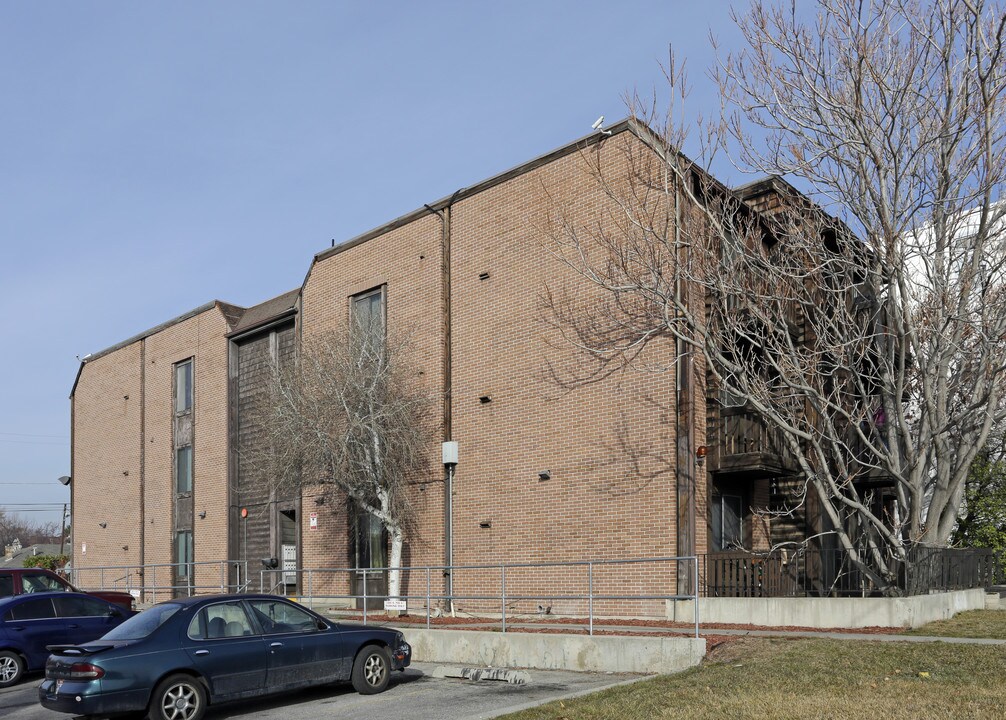 320 S 700 E in Salt Lake City, UT - Building Photo