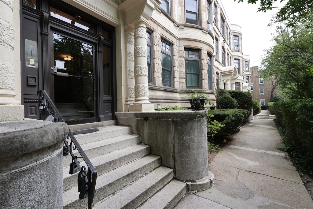 35 Westbourne Terrace in Brookline, MA - Foto de edificio