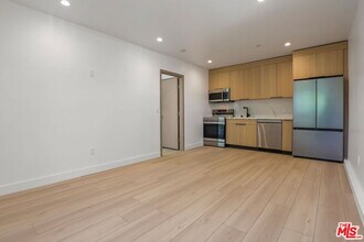 11010 Hortense St in Los Angeles, CA - Building Photo - Building Photo