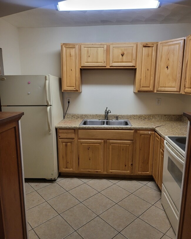 2671 N Main St, Unit 2 in Dayton, OH - Foto de edificio - Building Photo