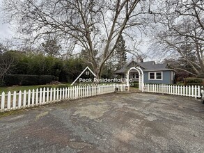 2850 Delmar Ave in Penryn, CA - Foto de edificio - Building Photo