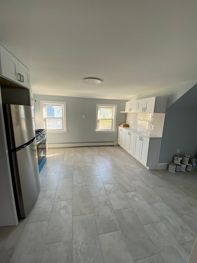 750 Academy Ave, Unit 2nd Floor in Providence, RI - Building Photo - Building Photo
