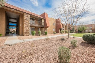 4921 Indian River Dr in Las Vegas, NV - Building Photo - Building Photo