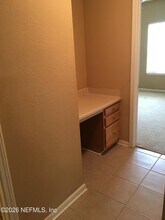 10075 Gate Pkwy in Jacksonville, FL - Foto de edificio - Building Photo