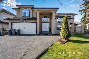 7965-155A 155a St in Surrey, BC - Building Photo