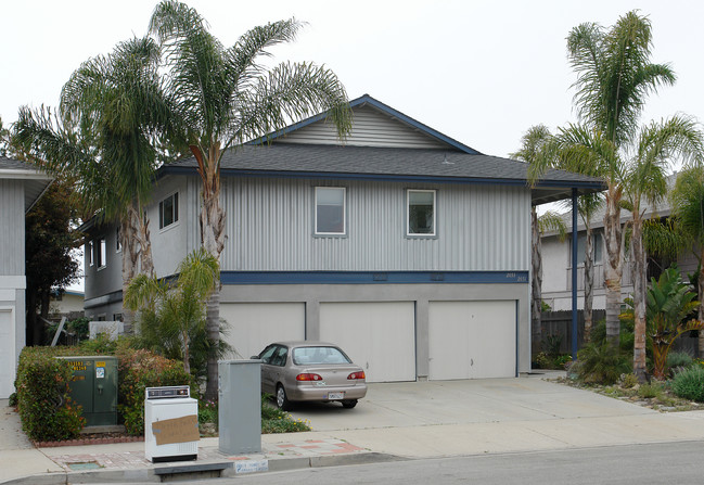 2651-2653 Bayshore Ave in Ventura, CA - Foto de edificio - Building Photo