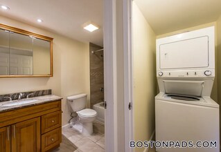 757 Highland Ave in Needham, MA - Foto de edificio - Building Photo