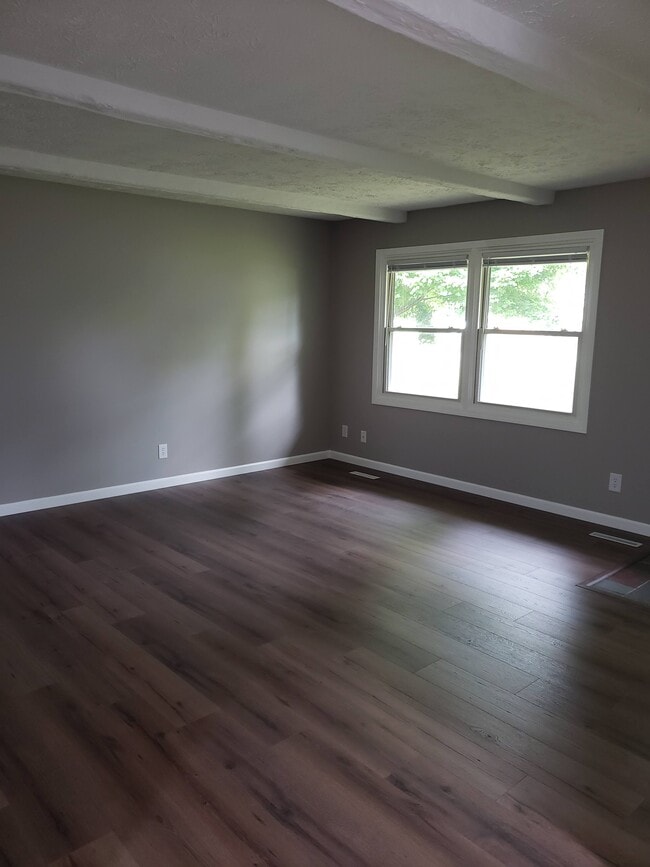 2210 Carol Ln in Stevensville, MI - Building Photo - Building Photo