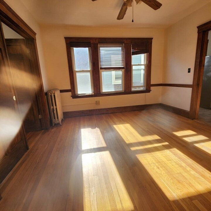 42 Mansfield St, Unit 3 in Boston, MA - Building Photo