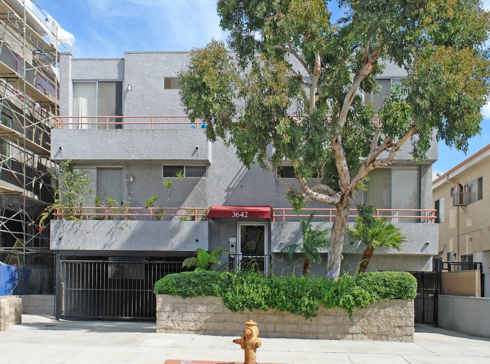 3642 Hughes Avenue, in Los Angeles, CA - Foto de edificio