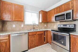 1115 Colbert Ln in Duncanville, TX - Building Photo - Building Photo