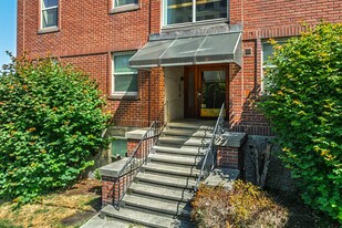 Julia Manor in Bremerton, WA - Building Photo