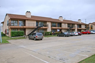 The Castle Glen Apartments in Garland, TX - Building Photo - Building Photo