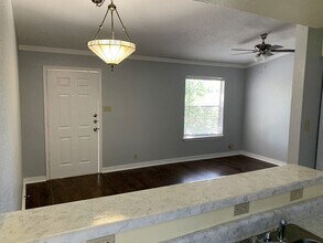 4949 Hamilton Wolfe in San Antonio, TX - Building Photo - Building Photo
