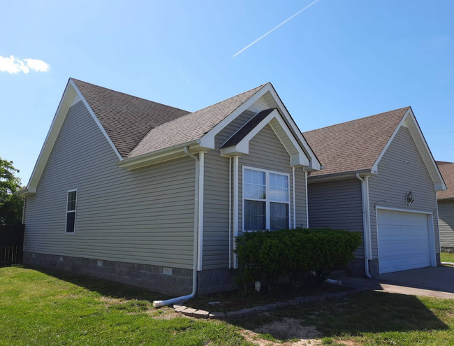 952 Cindy Jo Ct in Clarksville, TN - Foto de edificio - Building Photo