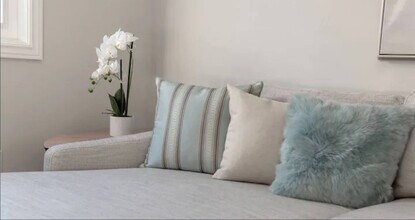 1170 Queen St E in Toronto, ON - Building Photo - Building Photo