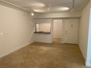 855 NE 209th St-Unit -104-34 in North Miami Beach, FL - Building Photo - Building Photo