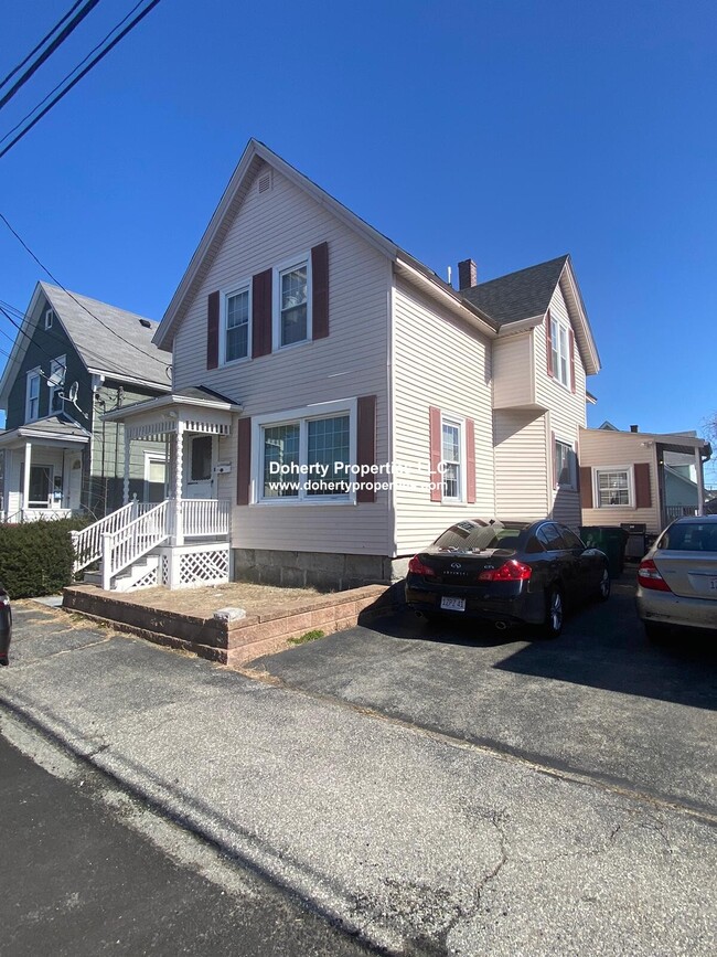 211 Mt Hope St in Lowell, MA - Foto de edificio - Building Photo