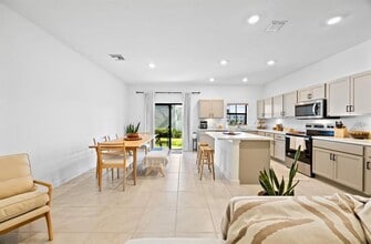 369 NW 8th Ct in Pompano Beach, FL - Building Photo - Building Photo