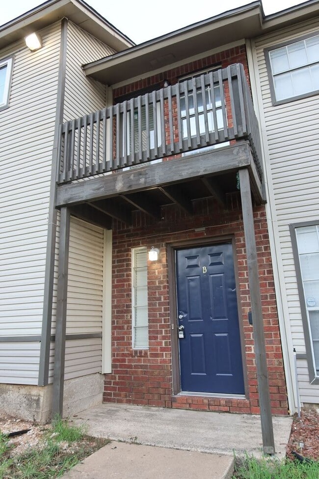 property at 1807 River Crossing Cir