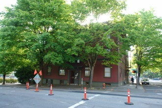 Harrison Court Apartments in Portland, OR - Building Photo - Building Photo