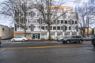 Carrick Apartments in Seattle, WA - Building Photo - Building Photo