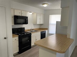 2418 W Northgate Dr in Irving, TX - Foto de edificio - Building Photo