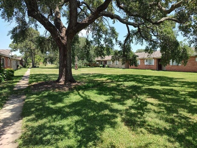 2000 Bahama Dr in Seabrook, TX - Building Photo - Building Photo