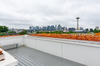 Vistana Apartments in Seattle, WA - Building Photo - Interior Photo