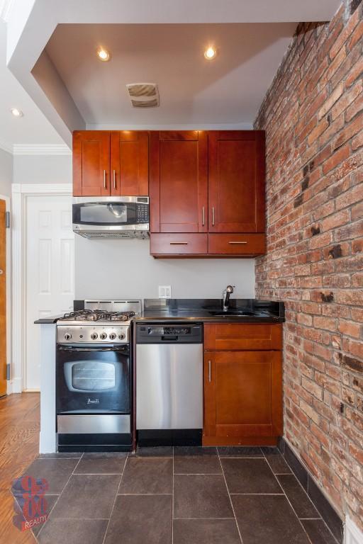 213 E 26th St in New York, NY - Building Photo - Building Photo