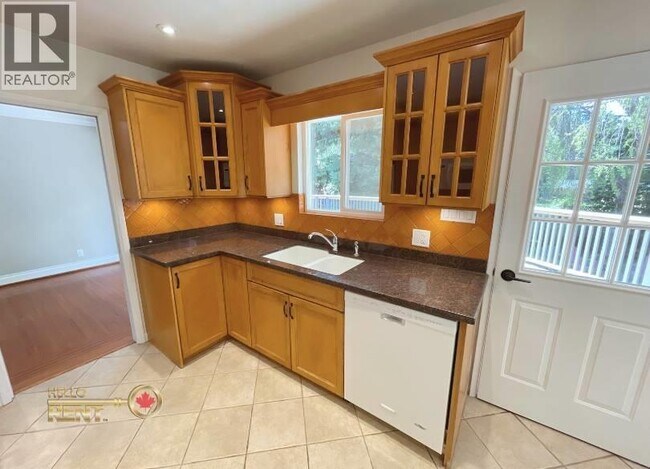 2520 Derbyshire Way in North Vancouver, BC - Building Photo - Building Photo