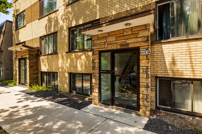 4287 De Brébeuf Rue