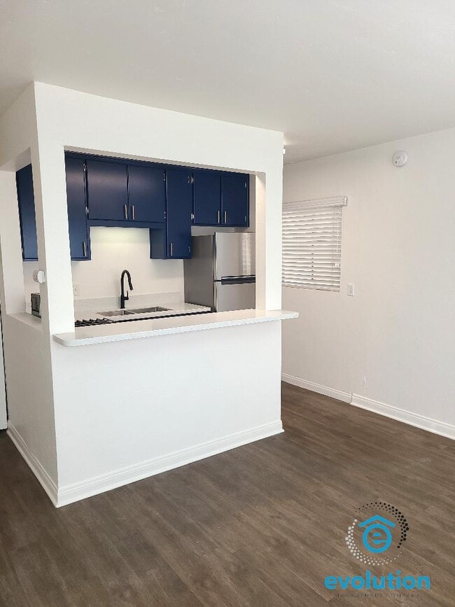 734-740.5-7405 Jamaica Ct in San Diego, CA - Building Photo - Building Photo