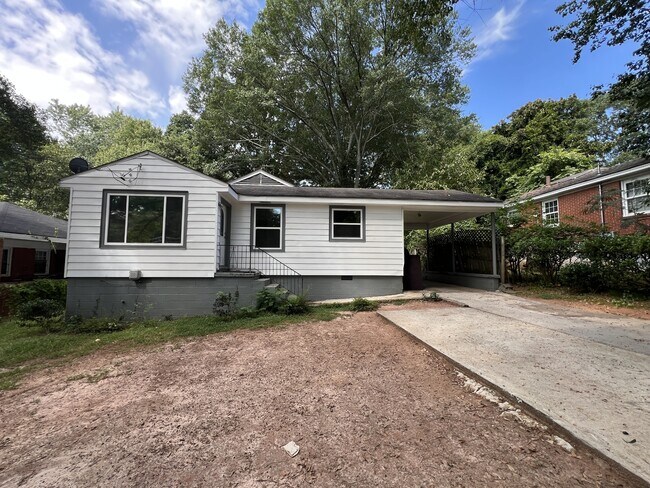 2157 Nelms Dr SW in Atlanta, GA - Building Photo - Building Photo