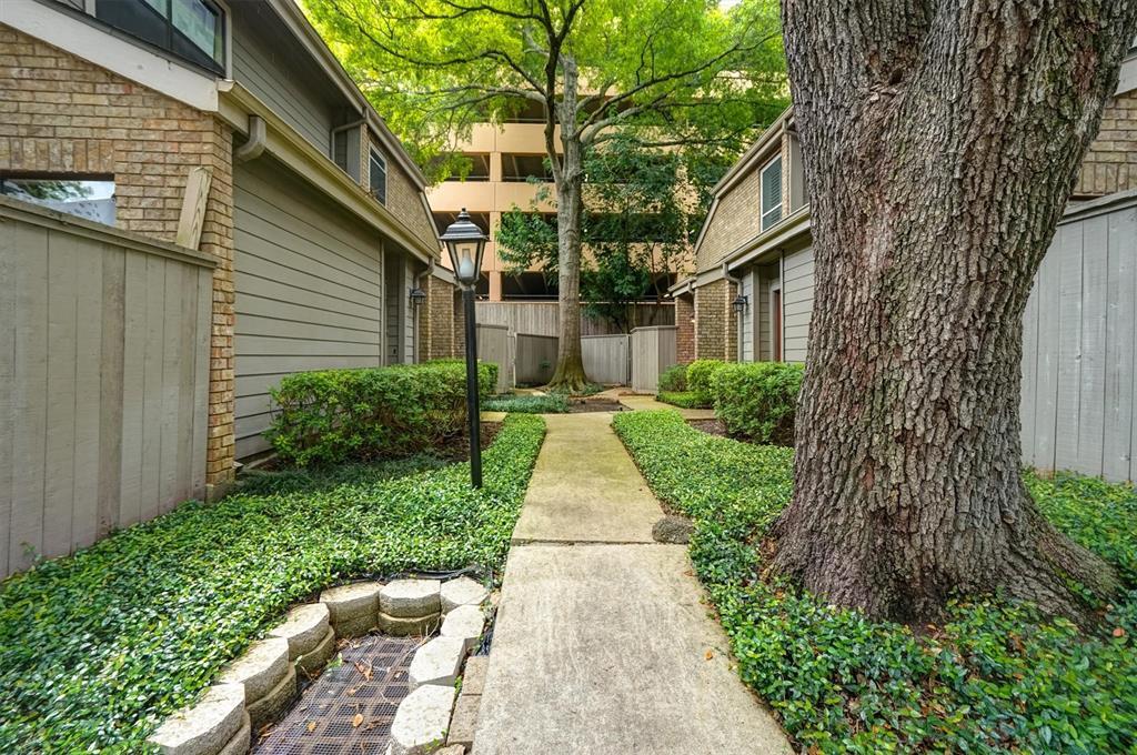 2601 Augusta Dr in Houston, TX - Foto de edificio