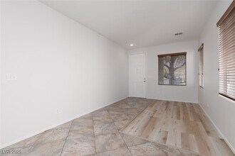 908 Shining Rose Pl in Henderson, NV - Building Photo - Building Photo