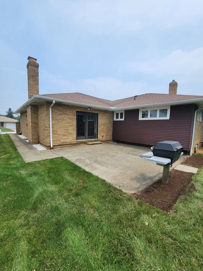 6330 Dunfield Dr in Cleveland, OH - Building Photo - Building Photo